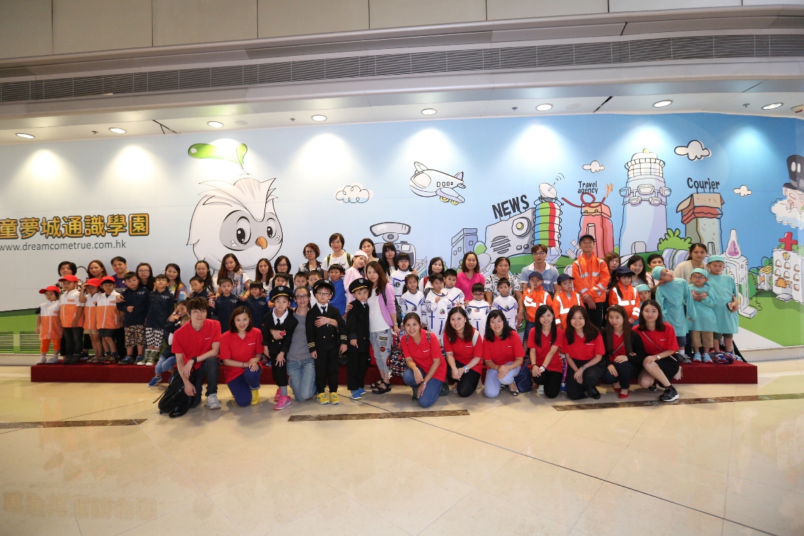 Volunteers from Wyeth Nutrition visited Dream Come True with Jockey Club Centre’s children